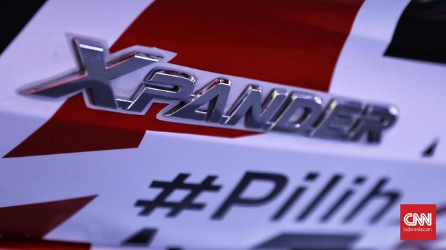 Mitsubishi Xpander berpelat Z 1686 LI terbakar di Surabaya, Jawa Timur.