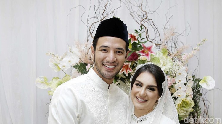 Cara Seru Irish Bella Beritahu Suami tentang Kehamilannya Baru-baru ini Irish Bella umumkan kehamilan anak pertamanya. Ia sudah mengatur cara untuk memberitahu sang suami, Ammar Zoni.