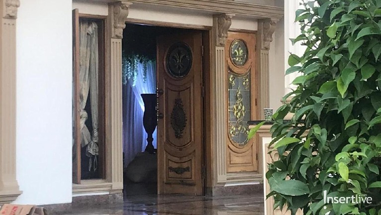 Situasi Rumah Muzdalifah Jelang Pernikahan ke-4 Situasi terkini rumah Muzdalifah jelang pernikahan kelimanya dengan Fadel Islami. Seperti apa ya?