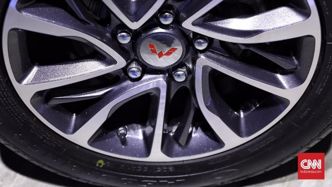 Mobil Wuiling Cortez CT digelaran Indonesia International Motor Show 2019 (IIMS) 2019 di JIExpo Kemayoran, Jakarta, 25 April 2019. 
Wuling Indonesia menawarkan tiga varian Cortez CT, yaitu Luxury CVT Rp282 juta, Comfortable CVT Rp249 juta, dan Comfortable M/T Rp232 juta.