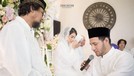 Tangisan Irish Bella-Ammar Zoni Jelang Pernikahan Iris Bella dan Ammar Zoni baru saja menggelar pengajian jelang pernikahannya. Acara digelar dengan konsep serba putih yang khidmat dan mengharukan.