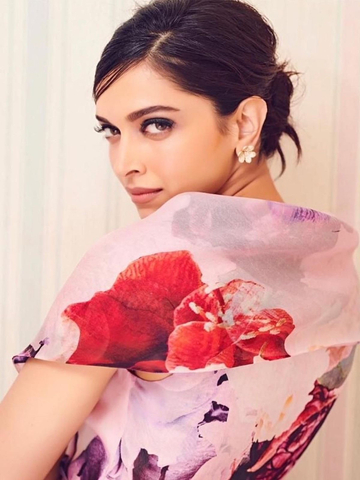 Hasil akhir jajak pendapat dari Starmometer telah memilih 10 wanita tercantik dunia&period; Liza Soberano berada di posisi pertama dan diikuti personel BLACKPINK&period;