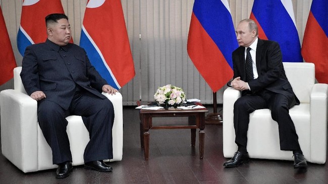 Presiden Rusia, Vladimir Putin, akan menghubungi Amerika Serikat untuk membahas hasil pertemuannya dengan pemimpin tertinggi Korea Utara, Kim Jong-un.