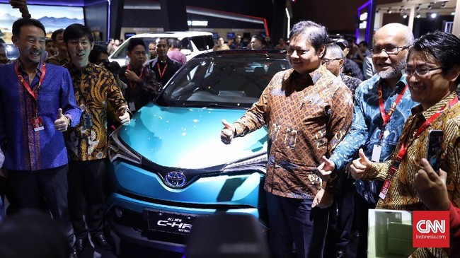 Menteri Perindustrian Airlangga Hartarto mengatakan penurunan penjualan mobil pada semester I 2019 disebabkan oleh gelaran Pemilihan Umum (Pemilu) 2019.