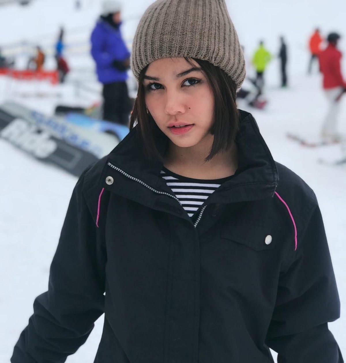 Vanesha Prescilla terlihat lebih cantik dan segar dengan model rambut pendeknya&period; Ia pun terlihat lebih percaya diri&period; 