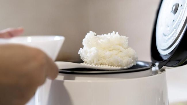 3 Tips Penting Menghangatkan Nasi di Rice Cooker