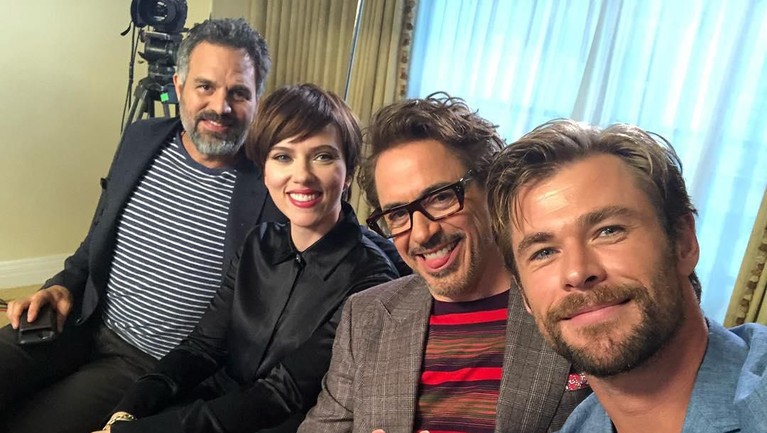 Kebersamaan Pemain 'Avengers: Endgame' Tanpa Kostum Superhero Tidak hanya akrab saat menjadi pahlawan super di Avengers, para aktor ini juga akrab saat berperan saat jadi manusia biasa. berikut potretnya.
