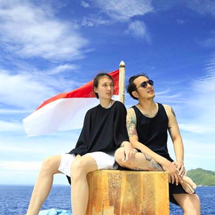 Menikmati keindahan Raja Empat bersama orang tersayang. Nadine dan Dimas diketahui sama-sama memiliki hobi diving. (Foto: Instagram @nadinelist)