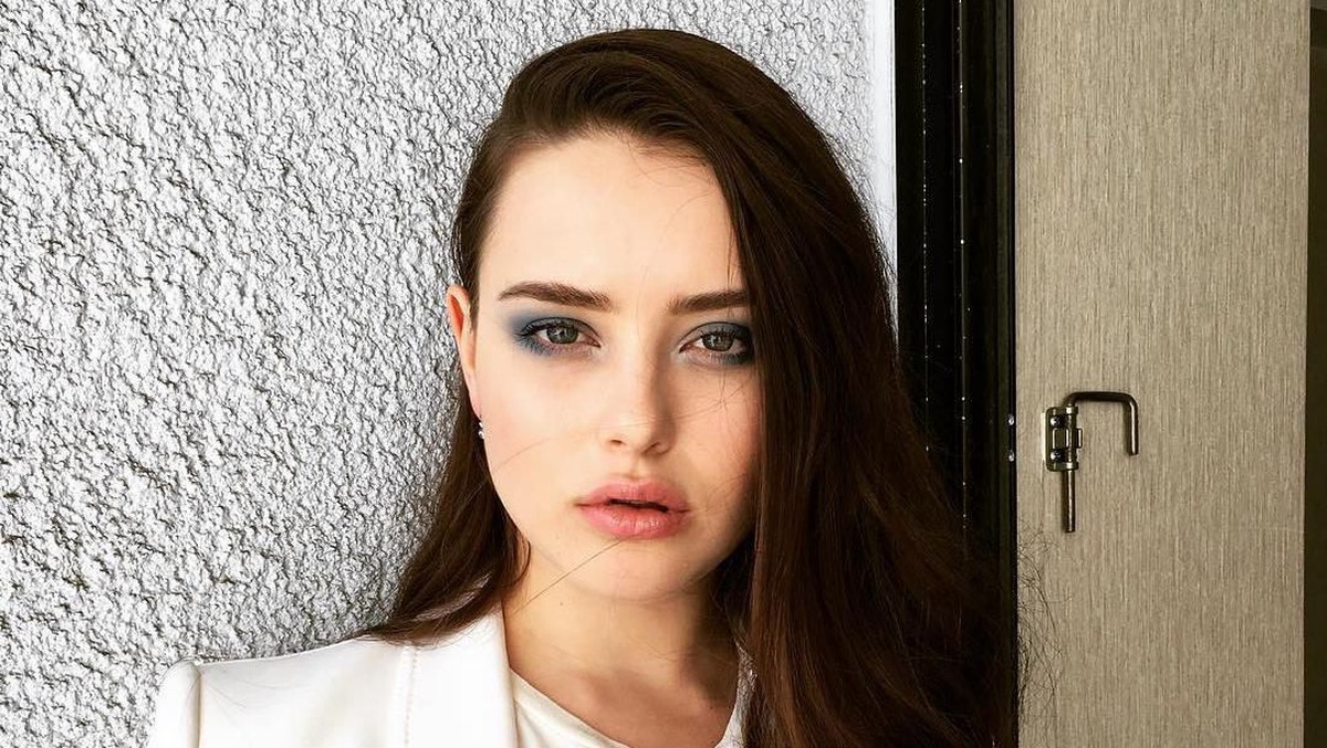 Katherine Langford sempat diisukan bermain dalam film Avengers&colon; Endgame&comma; namun ternyata perannya di film itu hanya rumor&period; Berikut ini 7 foto Katherine Langford&period;