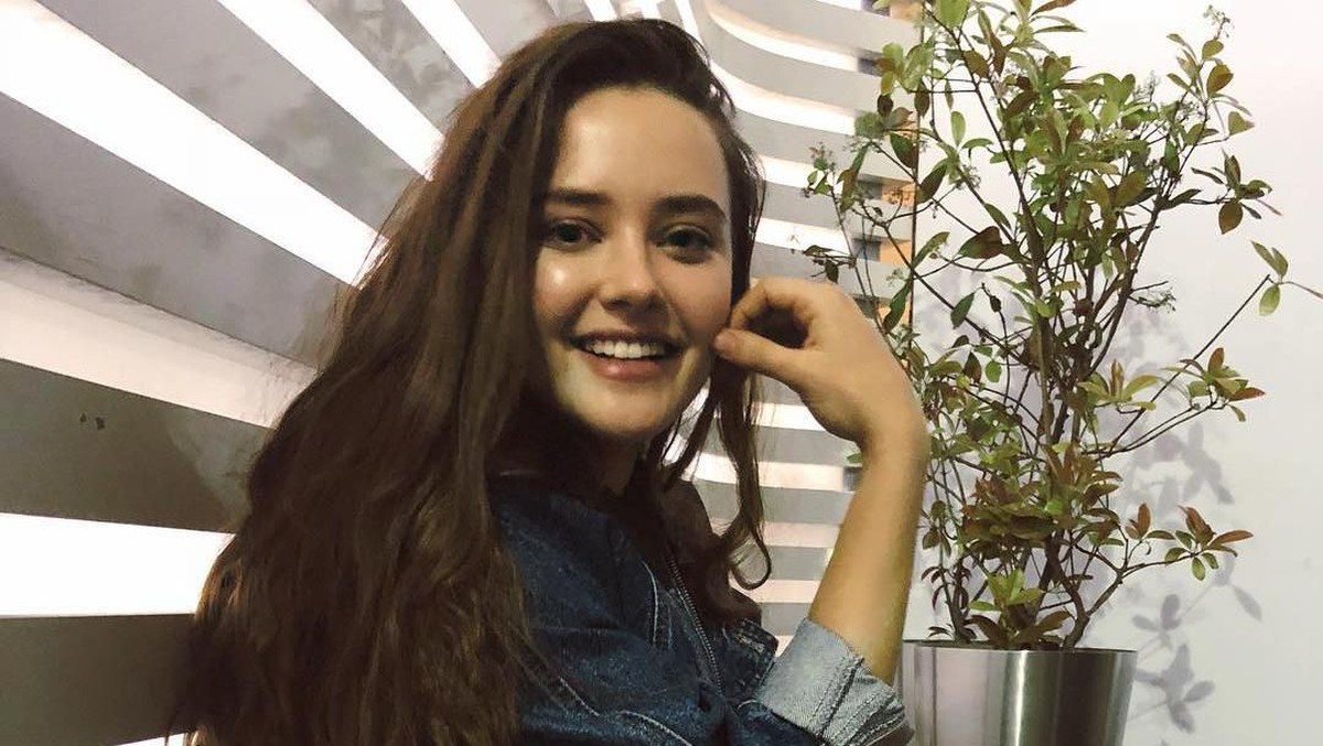 Katherine Langford sempat diisukan bermain dalam film Avengers&colon; Endgame&comma; namun ternyata perannya di film itu hanya rumor&period; Berikut ini 7 foto Katherine Langford&period;