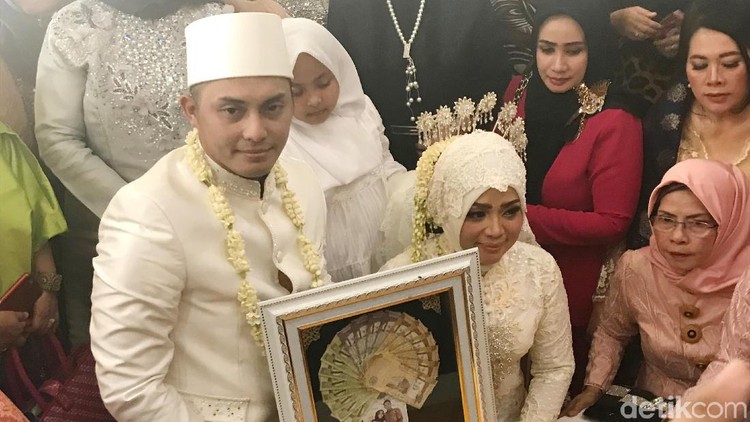 Setelah beberapa kali mengalami kegagalan berumah tangga, Muzdalifah berharap pernikahannya kali ini langgeng. Ada harapan khusus untuk Fadel, suaminya.