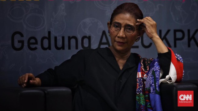 Mantan Menteri KKP Susi Pudjiastuti mengunggah emoji sedih, marah dan heran ketika Menko Kemaritiman dan Investasi menyebut aturan ekspor benur tak salah.