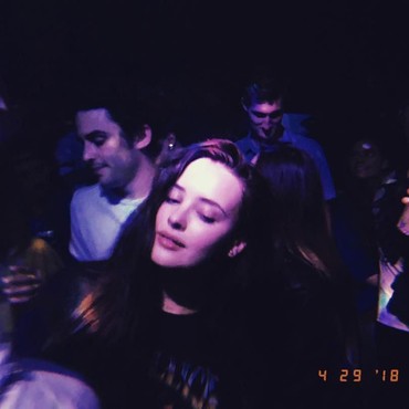 Kecantikan Katherine Langford yang Diisukan Tampil di Avengers: Endgame