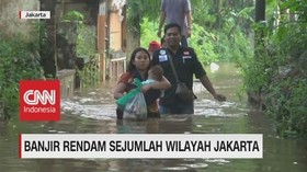 VIDEO: Banjir Jakarta, Sejumlah Warga Masih Bertahan di Rumah