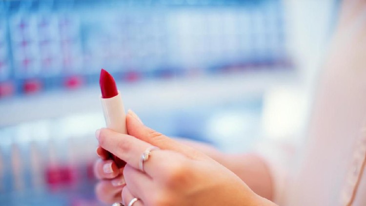 Berbagai brand kecantikan menawarkan harga spesial. Mulai dari makeup, skin care hingga beauty blender ada semua.