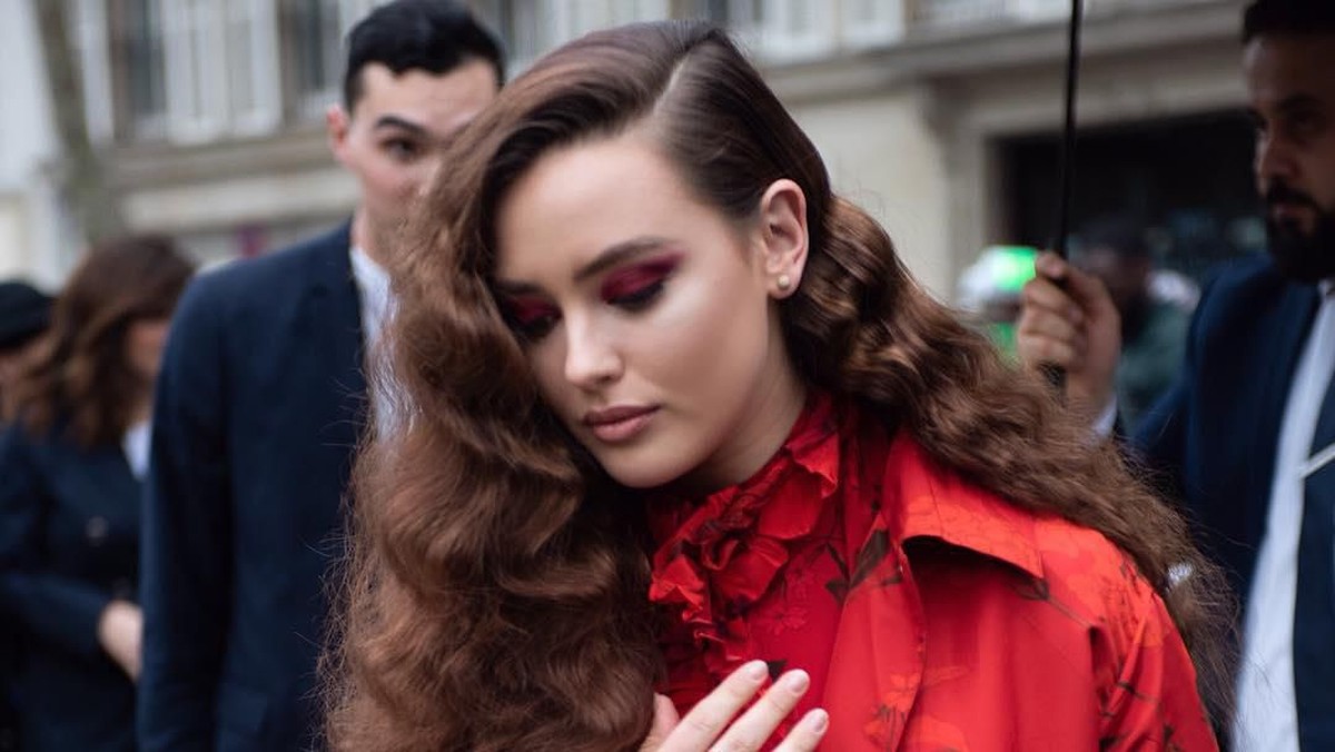 Katherine Langford sempat diisukan bermain dalam film Avengers&colon; Endgame&comma; namun ternyata perannya di film itu hanya rumor&period; Berikut ini 7 foto Katherine Langford&period;