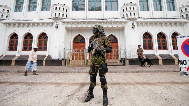 Sebagian umat Muslim di Sri Lanka tak menghadiri salat Jumat karena takut akan aksi balas dendam atas serangan bom pada Hari Paskah lalu yang diklaim oleh ISIS.