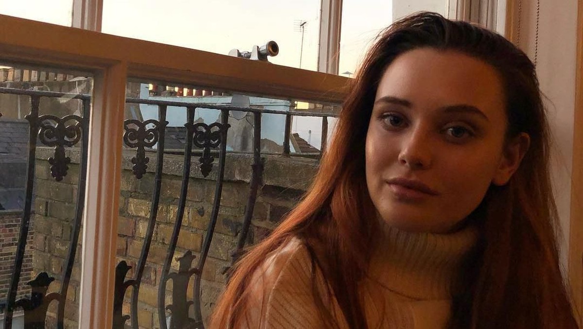 Katherine Langford sempat diisukan bermain dalam film Avengers&colon; Endgame&comma; namun ternyata perannya di film itu hanya rumor&period; Berikut ini 7 foto Katherine Langford&period;