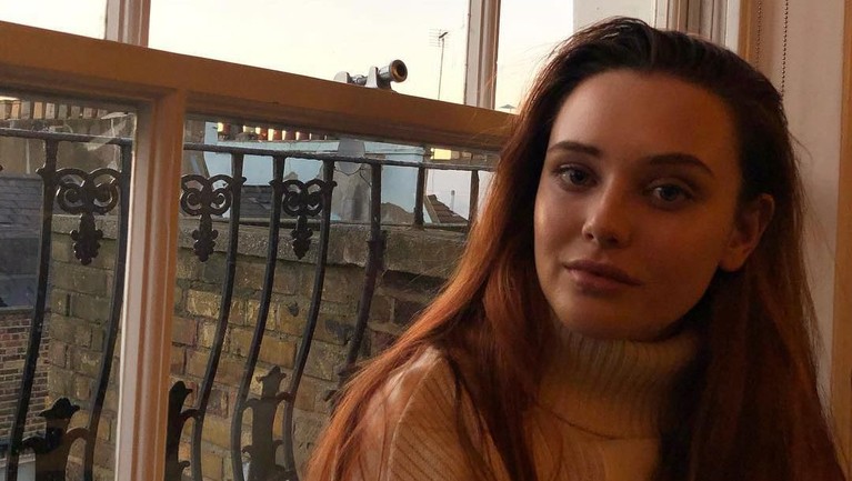 Kecantikan Katherine Langford yang Diisukan Tampil di Avengers: Endgame Katherine Langford sempat diisukan bermain dalam film Avengers: Endgame, namun ternyata perannya di film itu hanya rumor. Berikut ini 7 foto Katherine Langford.