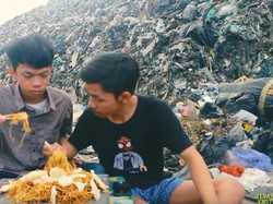 Bukan Memuji Atau Mencela, 5 Review Makanan Ini Justru Bikin Ngakak