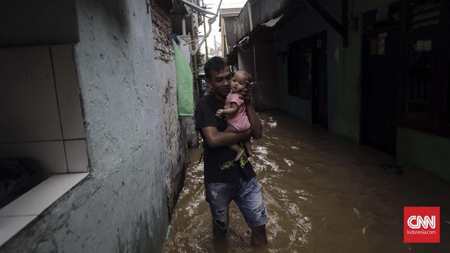Sebanyak 18 kecamatan di Kabupaten Bogor dilaporkan terdampak bencana banjir, longsor, dan angin kencang akibat hujan deras sejak Sabtu (5/7) malam.