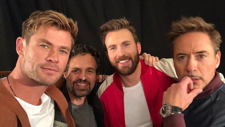 Kebersamaan Pemain 'Avengers: Endgame' Tanpa Kostum Superhero Tidak hanya akrab saat menjadi pahlawan super di Avengers, para aktor ini juga akrab saat berperan saat jadi manusia biasa. berikut potretnya.