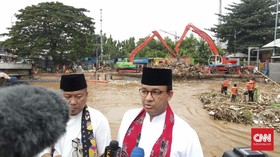 Anies Pilih Tinjau Daerah Banjir Daripada Rapat dengan DPR