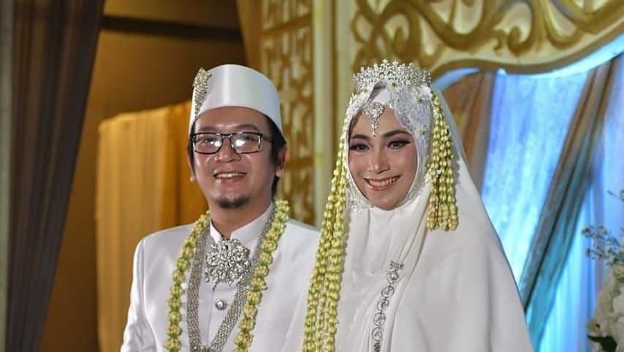 Lama Tak Terdengar Kabar, Inka Christie Ternyata Menikah Hari Ini Setelah cukup lama tidak terdengar kabarnya, penyanyi rock Indonesia Inka Christie datang dengan kabar bahagia.