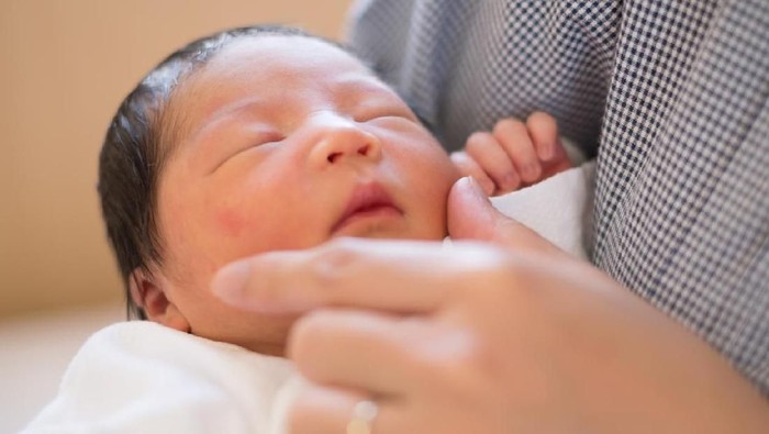mother and newborn baby born just two days ago of this photographing