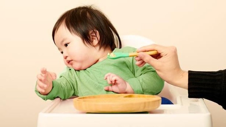 10 Cara Membuat Anak Mau Makan, Solusi Gerakan Tutup Mulut Si Kecil
