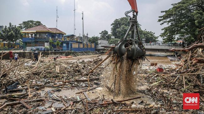 Polusi, sampah, hingga banjir merupakan masalah lingkungan di Jakarta yang menjadi pekerjaan Anies Baswedan dua tahun ke depan.