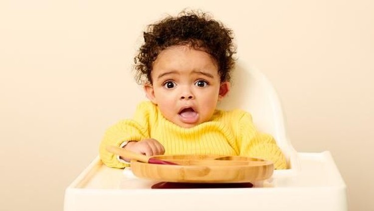 Ekspresi wajah bayi saat makan itu semua ada artinya, Bun. Yuk, ketahui bersama.