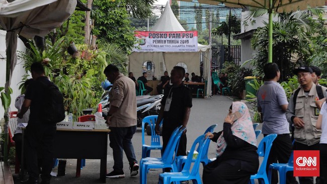Seorang warga di Kota Palu meninggal dunia saat tengah menunggu giliran mencoblos di TPS 08 Jalan Merpati, Rabu (9/12).
