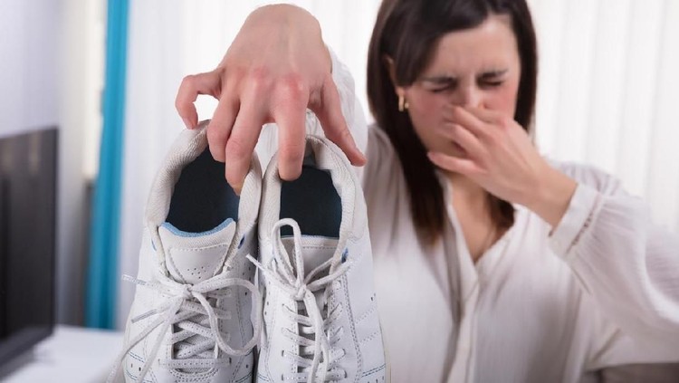 Menarik untuk dicoba, ikuti enam tips untuk menghilangkan bau di sepatu.