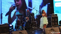 Penampilan salah seorang peserta saat mengikuti lomba bernyanyi. (Foto: Yuni Ayu Amida)<div dir="auto" style="font-family: sans-serif; font-size: 12.8px;"> </div>
