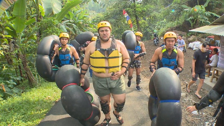 Jalan-jalan ala Ivan Gunawan dengan Para Cowok Halu