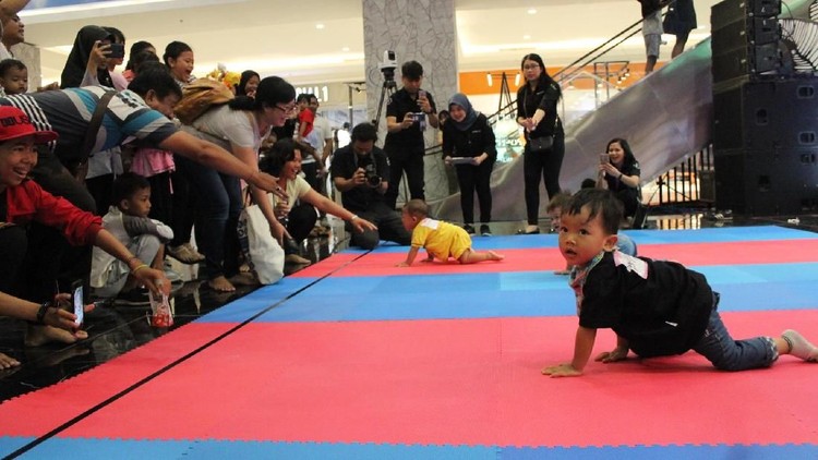 Intip keseruan lomba merangkak di HaiBunda's Day Out di Trans Studio Mall Bali yuk, Bun.