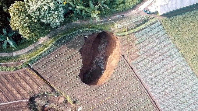Peneliti menyebut fenomena lubang raksasa di Sukabumi tidak akan terjadi lagi menjelang musim kemarau.