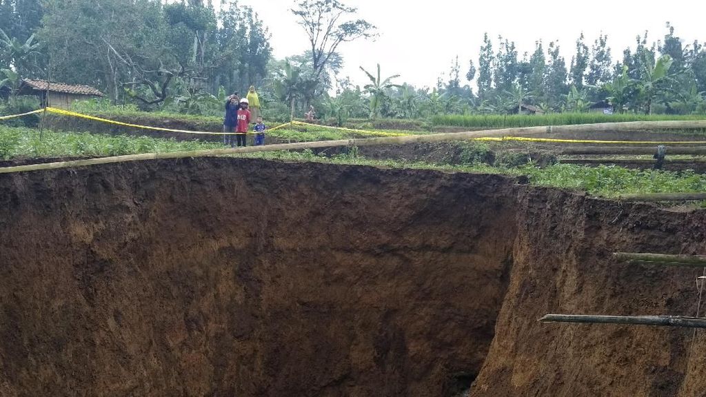 Lubang Raksasa di Aceh Tengah Semakin Lebar, Permukiman Terancam