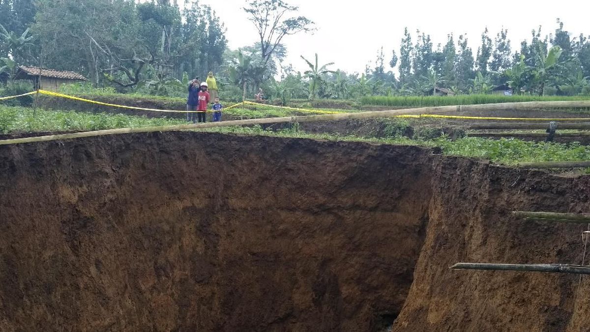 Lubang Raksasa di Aceh Tengah Semakin Lebar, Permukiman Terancam