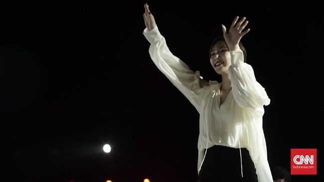 Wendy 'Red Velvet' mendapat kesempatan berkolaborasi dengan John Legend untuk lagu 'Written in the Stars.'