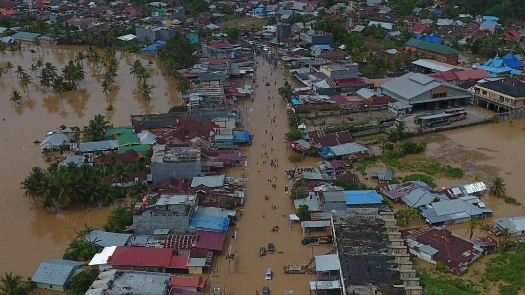 Jalan Lintas Barat Sumatera di Bengkulu Ditutup Akibat Banjir