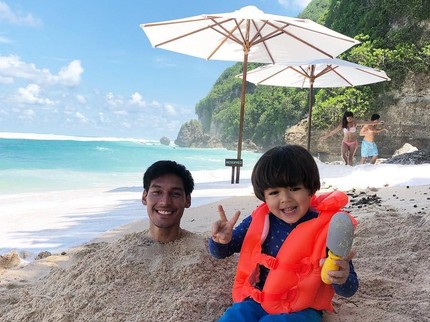7 Kedekatan Richard Kyle Bersama El Barack yang Curi Perhatian
