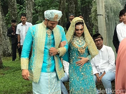7 Momen Romantis Pernikahan Ammar Zoni & Irish Bella di Hutan Pinus