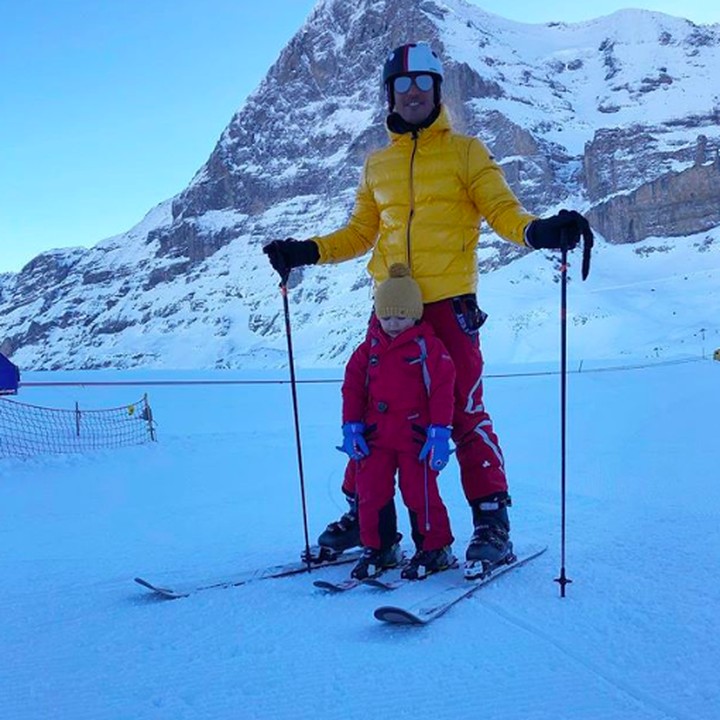 <div>Kata Mama Jessica, foto ini diambil saat<em> Uncle</em> Richard mengajari El main Ski, Bun. (Foto: Instagram @inijedar)</div><div> </div>