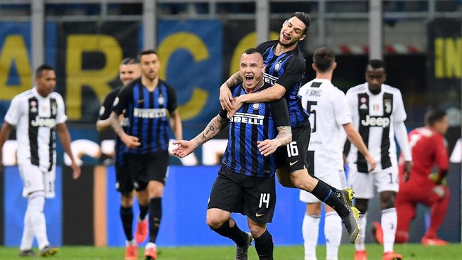 Inter Milan unggul 1-0 atas Juventus pada pekan ke-34 Liga Italia di Stadion Giuseppe Meazza, Minggu (28/4) dini hari WIB.