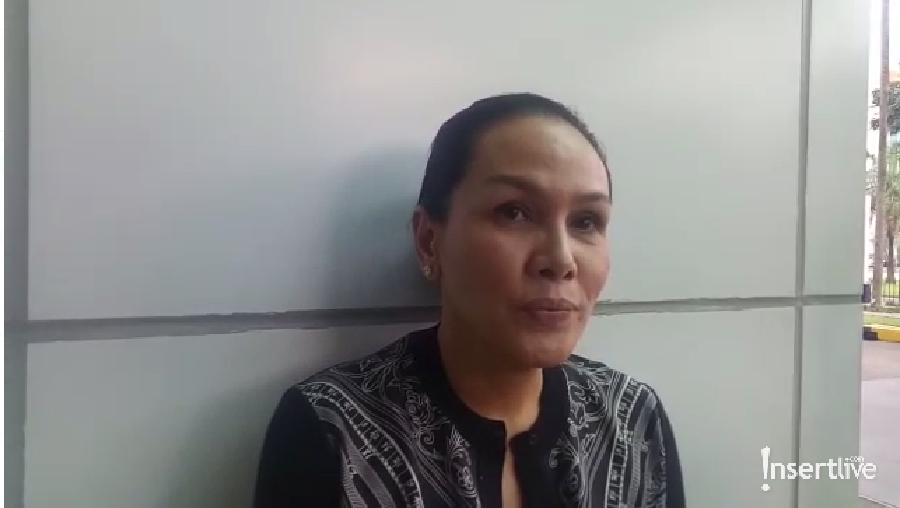 Fitri Salhuteru, sahabat Nikita Mirzani, menceritakan proses bagaimana sahabatnya melahirkan.
