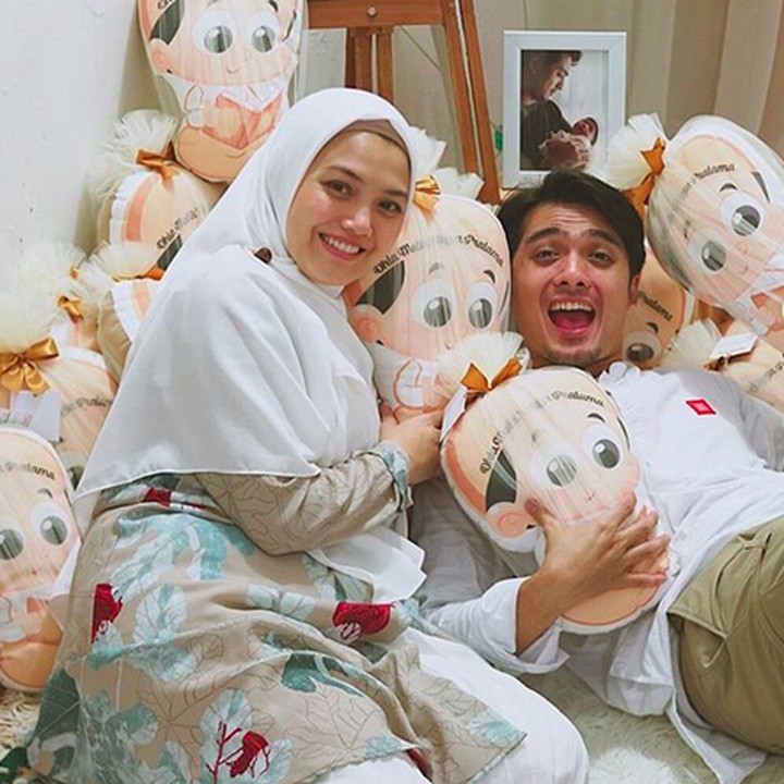 Menurut kabar yang beredar, mereka menikah tanpa proses pacaran lho, Bun. (Foto: Instagram @rickyharun)<div class="gmail_attr" dir="ltr"> </div>