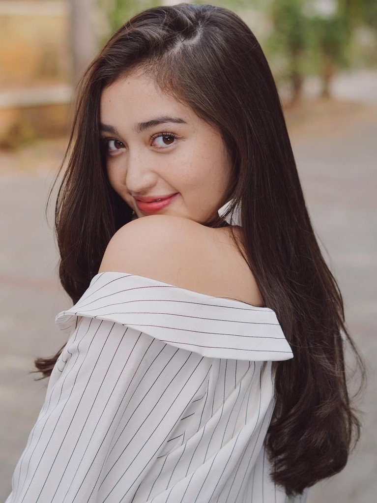Cantiknya Ranty Maria, Wanita yang Ditinggal Nikah Ammar Zoni Sebelum resmi menikahi Irish Bella, Ammar Zoni diketahui telah empat tahun menjalin hubungan dengan wanita cantik lainnya, Ranty Maria.