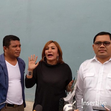 Lawan Elvy Sukaesih, Mega Makcik: Ngapain Takut